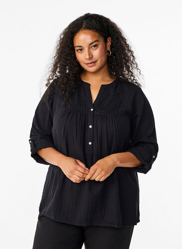 Zizzi Baumwollbluse mit Lochstickerei und 3/4-Ärmeln, Black, Model image number 0