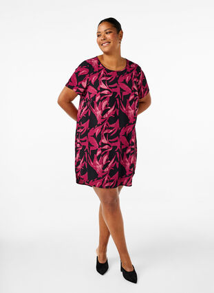 Zizzi Kleid mit Aufdruck und kurzen Ärmeln, Bl.Purple Leaf AOP, Model image number 2