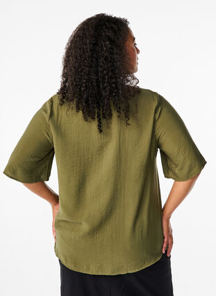 ZizziViskose-Bluse mit V-Ausschnitt und Stickdetail, Winter Moss, Model image number 1