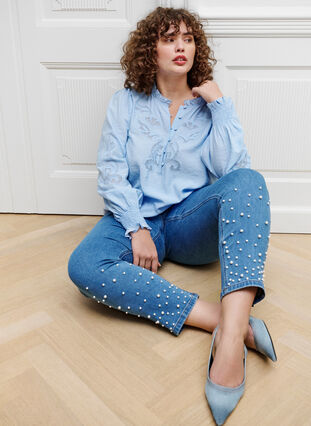 Zizzi Schmal geschnittene Emily Jeans mit Perlen, Light Blue, Image image number 0