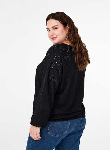 Zizzi Langärmelige Bluse mit V-Ausschnitt und Lochmuster, Black, Model image number 1